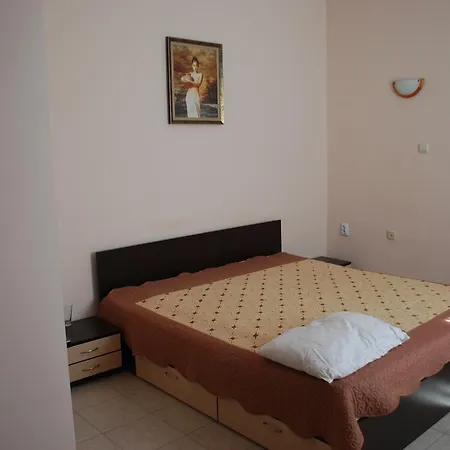 White Castle Hotel 3*
